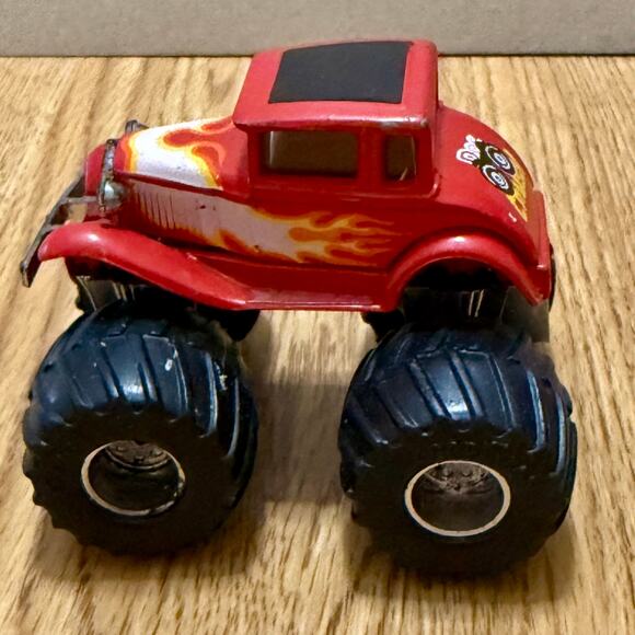 Matchbox Super Chargers DOC CRUSH Monster Truck 1986 Red
Flames - Picture 3 of 9